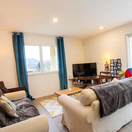 Maison Spacieuse A Avec 5 Et Salle De Jeux - Fr-1-616-471 Ferienhaus Château-lʼÉvêque