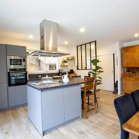 Maison Spacieuse A Avec 5 Et Salle De Jeux - Fr-1-616-471 *