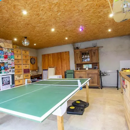 Maison Spacieuse A Avec 5 Et Salle De Jeux - Fr-1-616-471 *