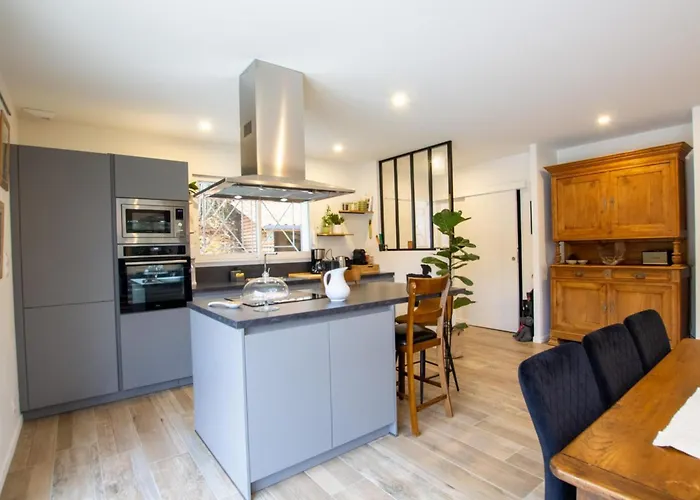 Maison Spacieuse A Avec 5 Et Salle De Jeux - Fr-1-616-471 *