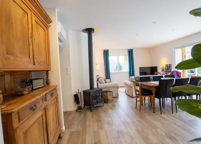 Maison Spacieuse A Avec 5 Et Salle De Jeux - Fr-1-616-471 * Château-lʼÉvêque