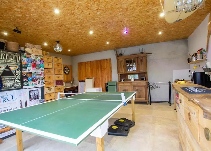 Maison Spacieuse A Avec 5 Et Salle De Jeux - Fr-1-616-471 *