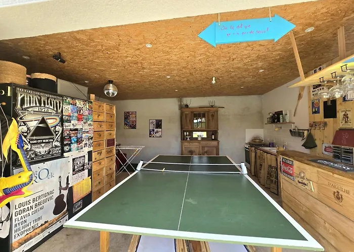 Maison Spacieuse A Avec 5 Et Salle De Jeux - Fr-1-616-471 Ferienhaus Château-lʼÉvêque